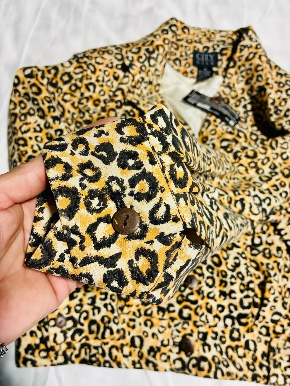 VTG City Silk Leopard 💯 Silk Cropped Lined Jacket w/ Shoulder Pads Button Down